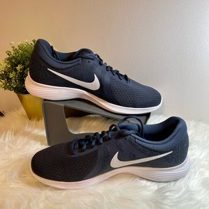 Nike Revolution 4 men’s size 12